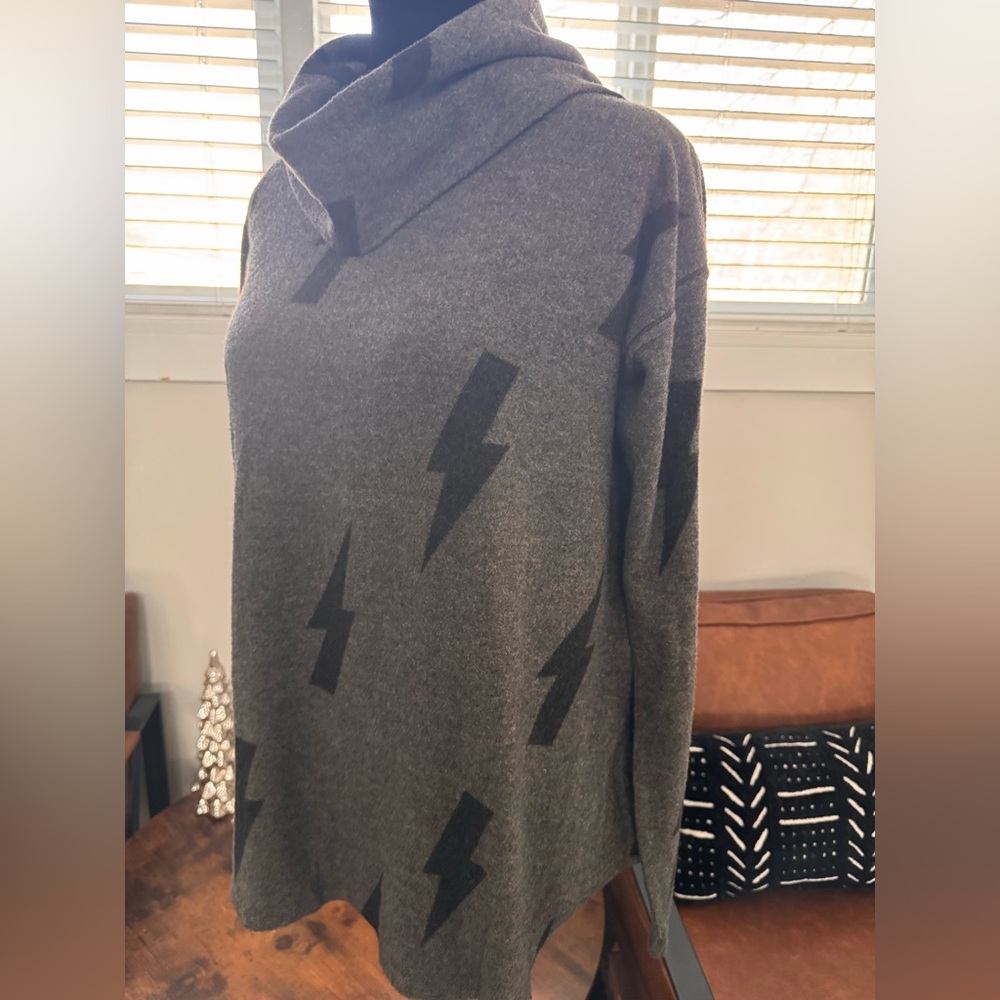 Mystree Hacci Pullover. - Picture 5 of 9